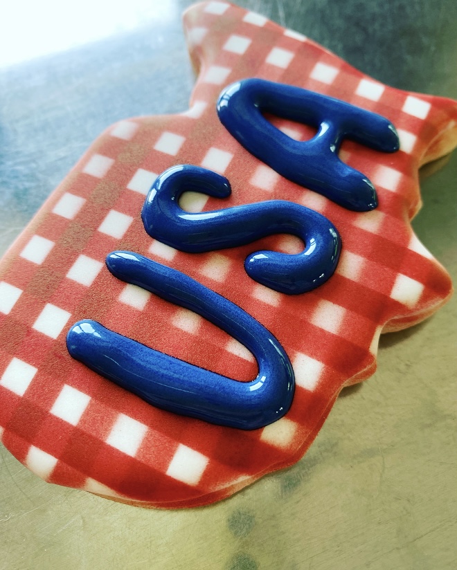 How to Make Monogrammed Sugar Cookies Without A Projector - Goodie