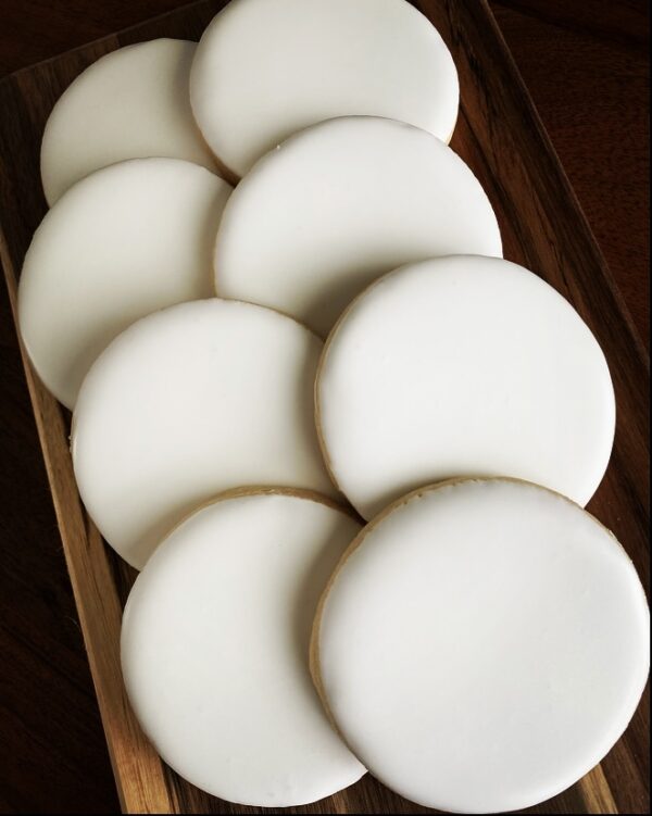 Learn How To Dip Cookies With Royal Icing Your Baking Bestie