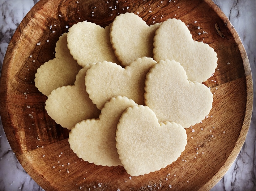 https://www.yourbakingbestie.com/wp-content/uploads/2023/07/Salted-Caramel-Cutout-Cookies-2.jpg