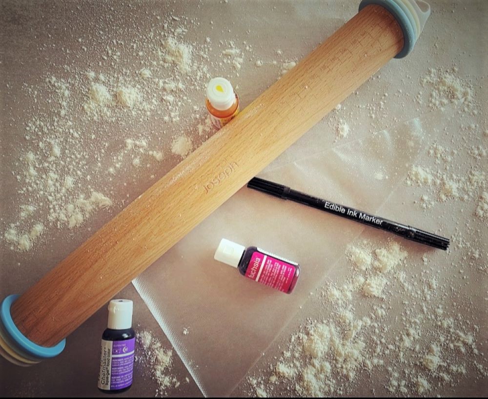 This Rolling Pin Makes Holiday Decorating a Breeze