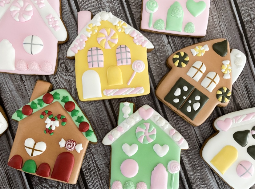 gingerbread house cookies decorated