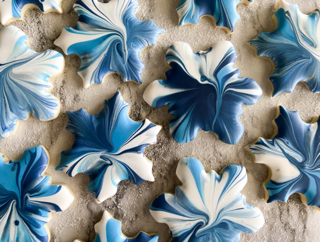 Watch & Learn: How To Dip Cookies In Royal Icing for Beautiful Results