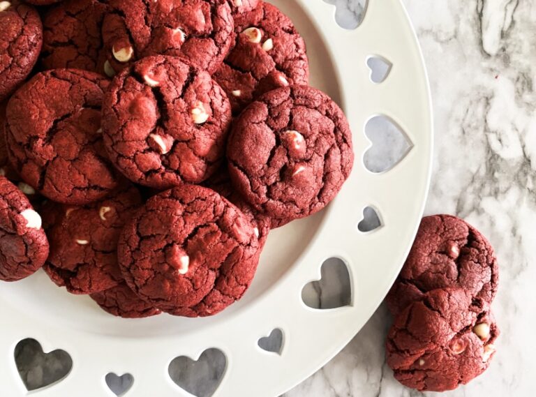 Easy, Quick and Delicious Red Velvet Chip Cookies!
