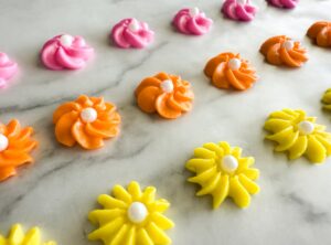 How to Make Beautiful Drop Flowers with Royal Icing!